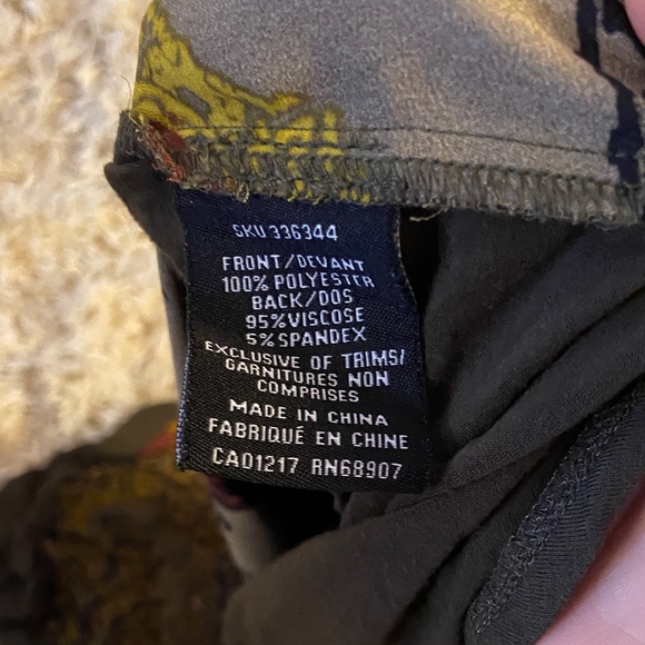 Le Chateau Olive and Burgundy Paisley Short Sleeve Top - Picture 4 of 4